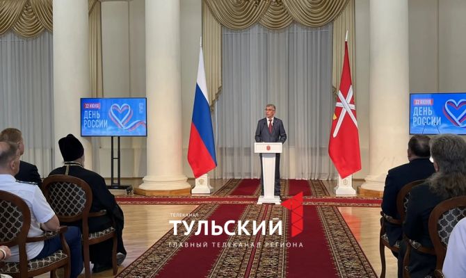 В День России Дмитрий Миляев наградил отличившихся туляков