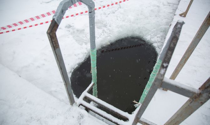 Тульские «моржи»: как ныряльщики не замерзают в ледяной воде зимой