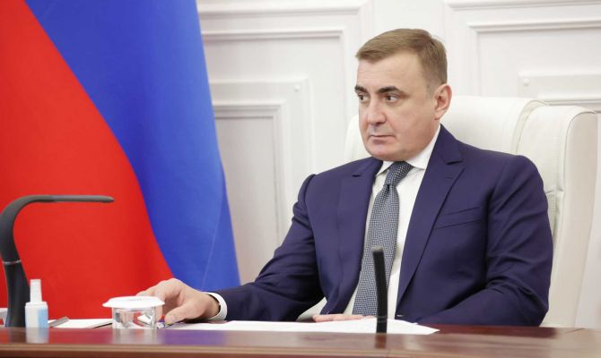 Алексей Дюмин поздравил преподавателей вузов с профессиональным праздником