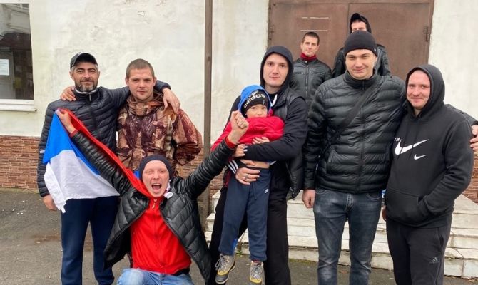 "Победа будет за нами": мобилизованных туляков проводили на обучение аплодисментами