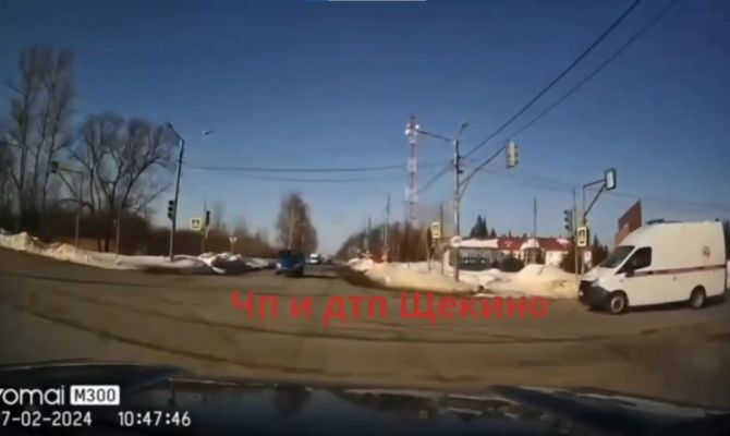 На въезде в Тулу произошло тройное ДТП с машиной скорой помощи