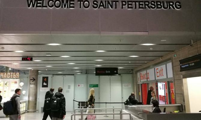 Ближе к "Зениту": игроки тульского "Арсенала" прилетели в Санкт-Петербург