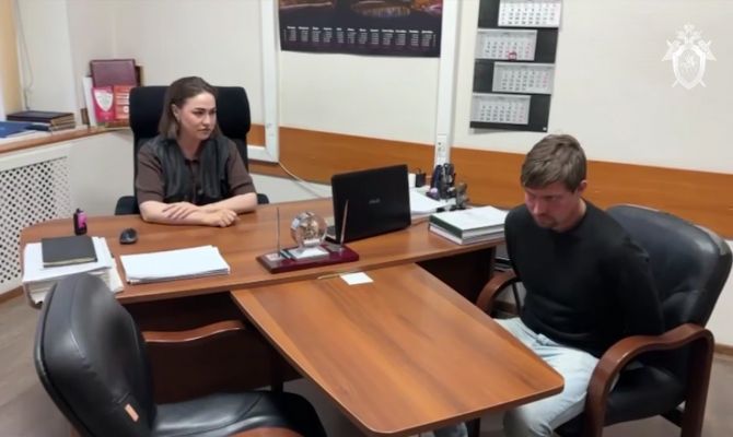 Тульского ученика секс-коуча Алекса Лесли доставили в Москву на допрос