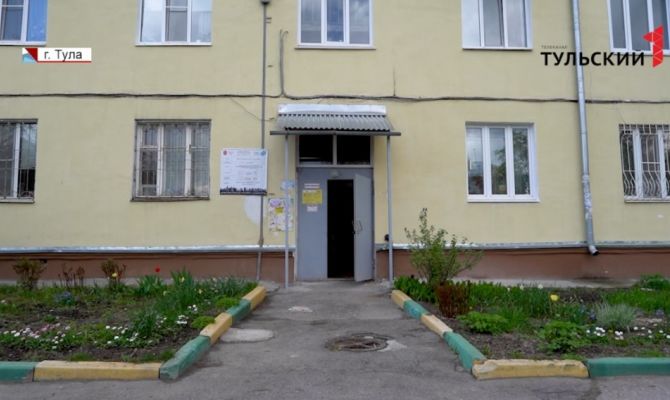 Штукатурка на голове и трещины на стенах: как добиться от УК ремонта в многоквартирном доме