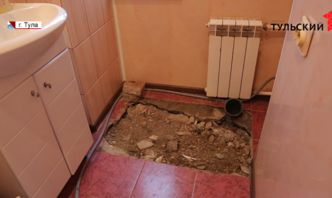 Все приходится делать самой: жительница Большой Тулы осталась без «удобств» в доме 