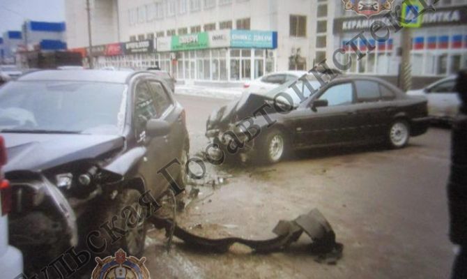 В Туле из-за водителя BMW произошло тройное ДТП