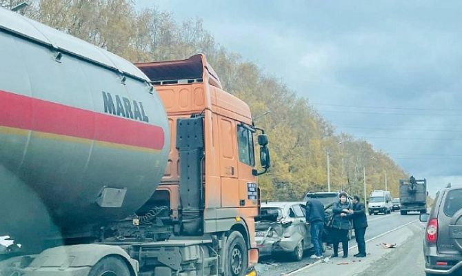 На Новомосковском шоссе под Тулой произошло массовое ДТП
