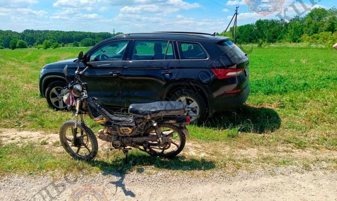 11-летнего мальчика на мопеде госпитализировали после столкновения с машиной