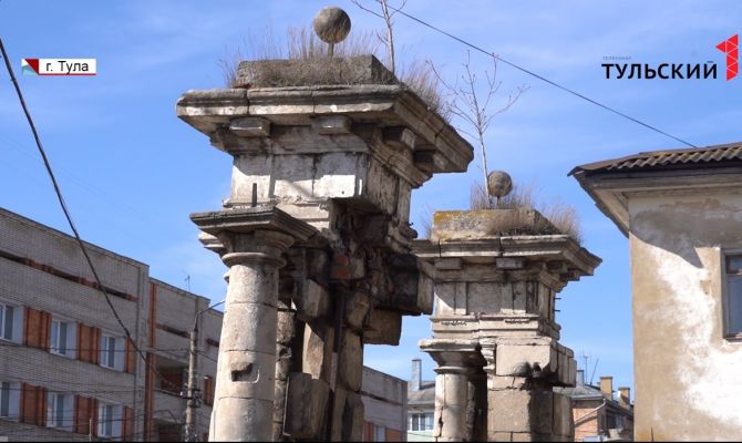 Почему туляки не могут восстановить разрушающиеся ворота усадьбы Ливенцевых