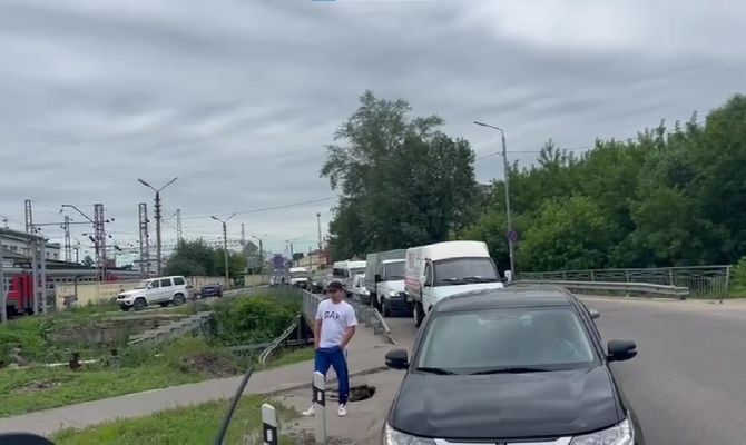 На Одоевском путепроводе в Туле собралась огромная пробка