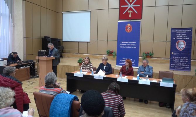 «Тяжело, когда не можешь помочь»: главный защитник прав туляков отметила юбилей на работе