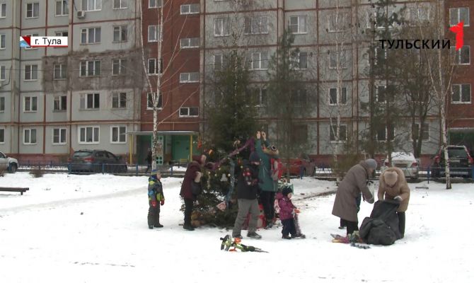 Праздник за окном: как туляки украшают свои дворы к Новому году