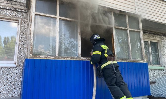 На пожаре в Ефремове из многоэтажного дома спасли 4 человек и эвакуировали 6