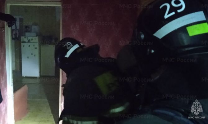 В Ефремове загорелся жилой дом: пожарные эвакуировали 9 человек