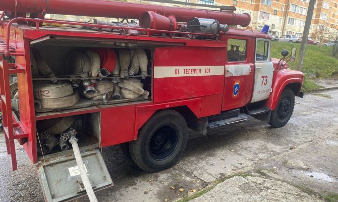 В Суворове пожарные спасли человека из огня