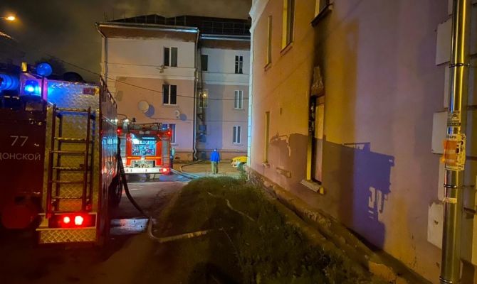 В Новомосковске пожарные спасли из огня четырех детей