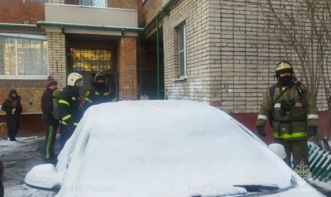 На пожаре на ул. Перекопской в Туле спасли 8 взрослых и 2 детей