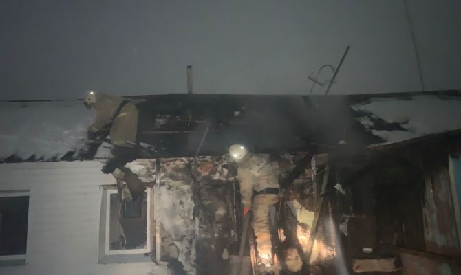 Под Плавском пожарные спасли пенсионерку из горящего дома