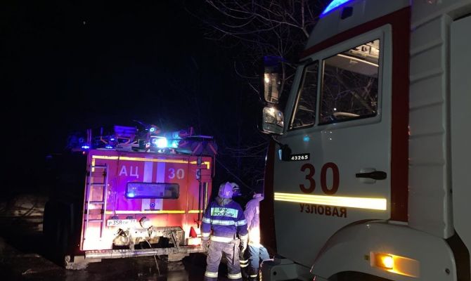 Под Узловой пожарные спасли из горящего дома 12 человек