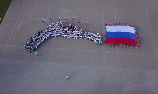 Более 300 туляков хором спели Гимн Российской Федерации