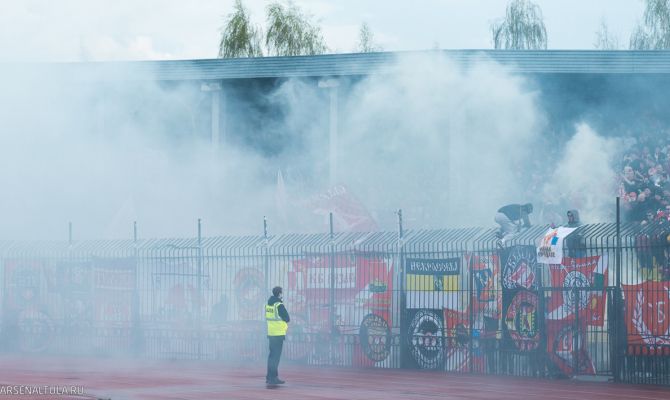 Тульский "Арсенал" оштрафовали почти на полмиллиона рублей за поведение болельщиков
