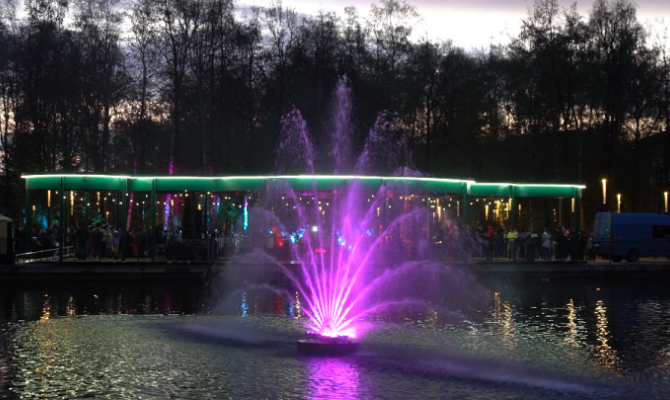 В Тульской области появился свой Петергоф: в Узловой открылись плавающие фонтаны