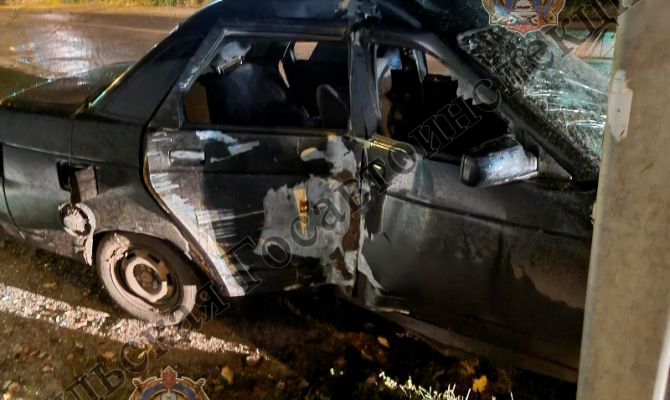 В Узловой пьяный водитель без прав врезался в столб и устроил ДТП с пострадавшими