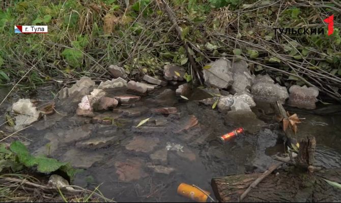 В Туле неизвестные сбросили строительный мусор в ручей