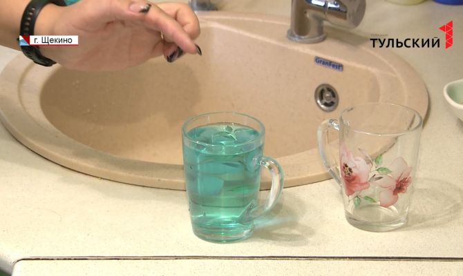 Загадка труб пятиэтажки в Щекино: почему из крана одной из квартир полилась голубая вода