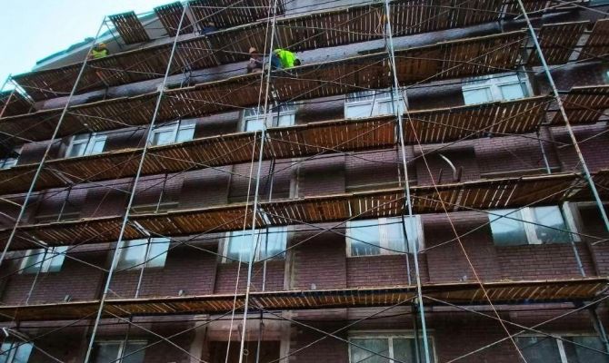 Тульские строители восстанавливают профессиональный лицей в Мариуполе с опережением графика