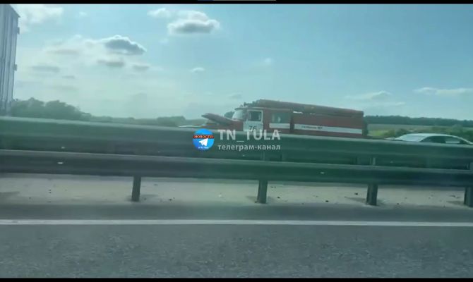 Трасса М-2 "Крым" в Тульской области встала в пробке из-за массового ДТП