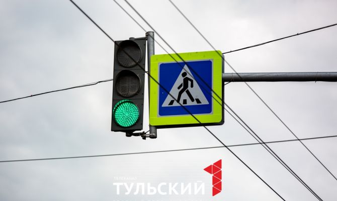 В Ясногорске три пьяных вандала сломали светофор