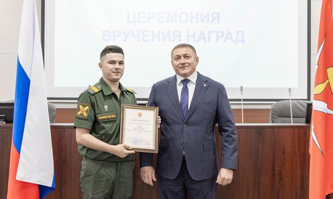 Туляков наградили за поддержку участников СВО и вклад в укрепление обороноспособности 