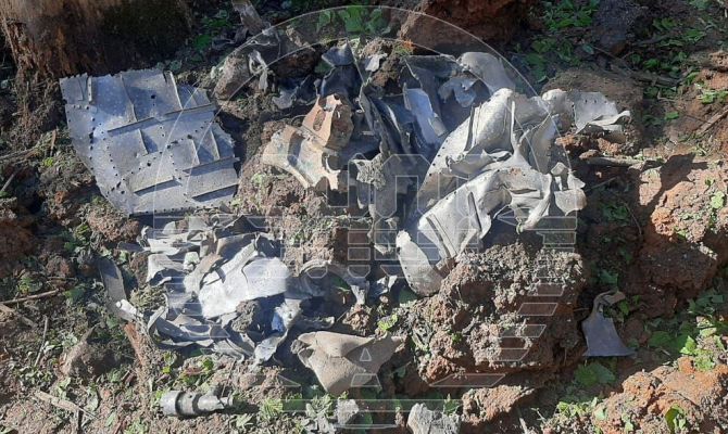 "Воронка 8 метров в ширину": опубликованы кадры с места падения беспилотника под Калугой