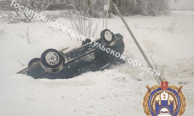 Под Веневом из-за тройного ДТП перевернулся "ГАЗ"