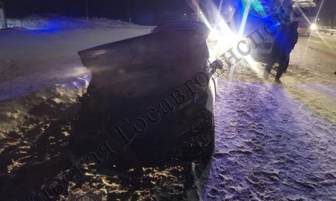 В Веневском районе Kia врезался в стоявший на обочине Volvo