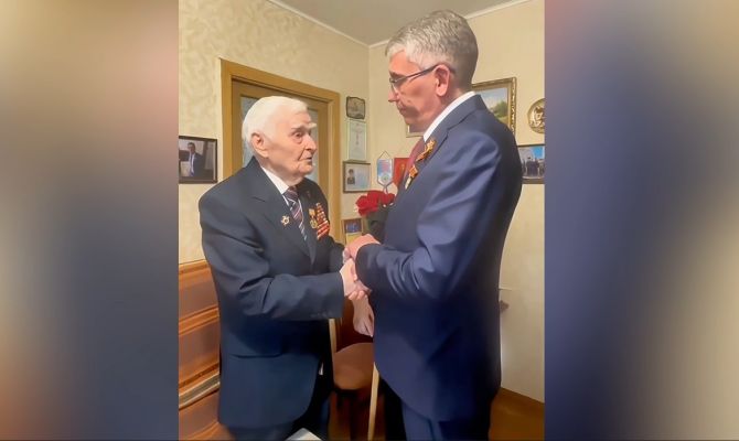 Миляев поздравил 101-летнего ветерана с Днем Победы