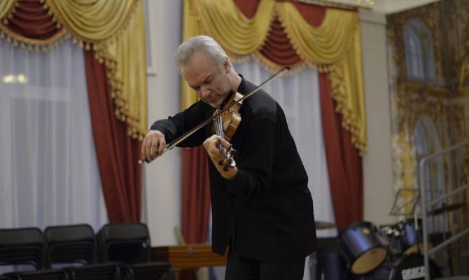 Заслуженный артист России Александр Тростянский провел мастер-класс для юных туляков