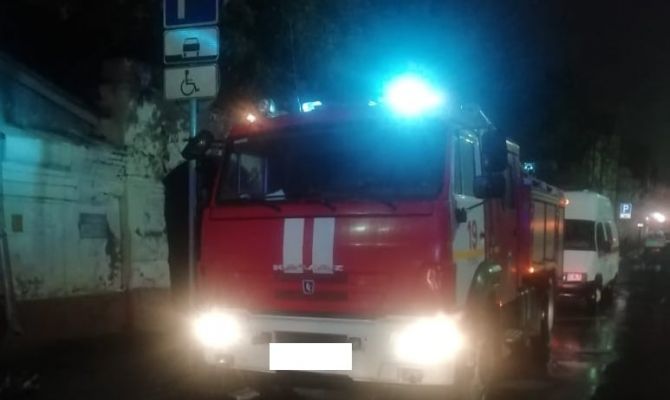 Ночью в центре Тулы загорелся старинный дом