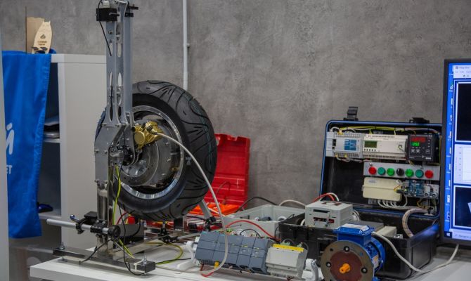 Кибернетика и нейротехнологии: туляки показали свои изобретения на демодне фестиваля «Rukami»