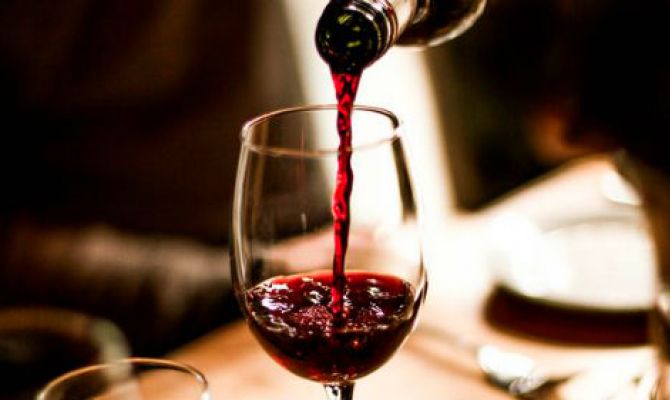 Ученые рассказали о пользе красного вина