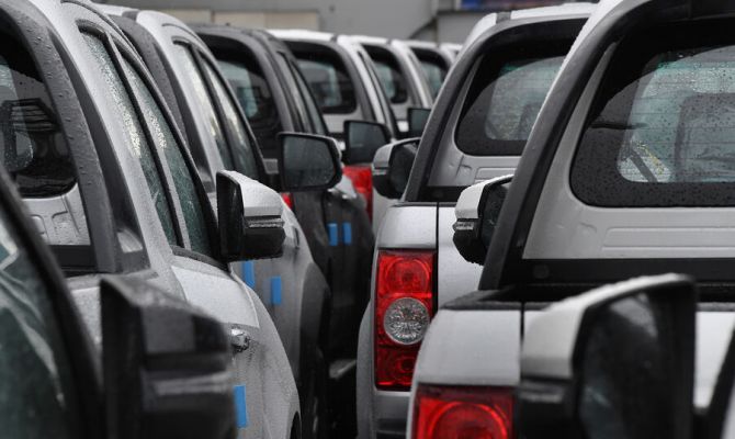 В России стали закрываться автомобильные дилерские центры