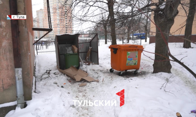 В Туле пенсионерка не может открыть окно в квартире из-за запаха мусора с улицы