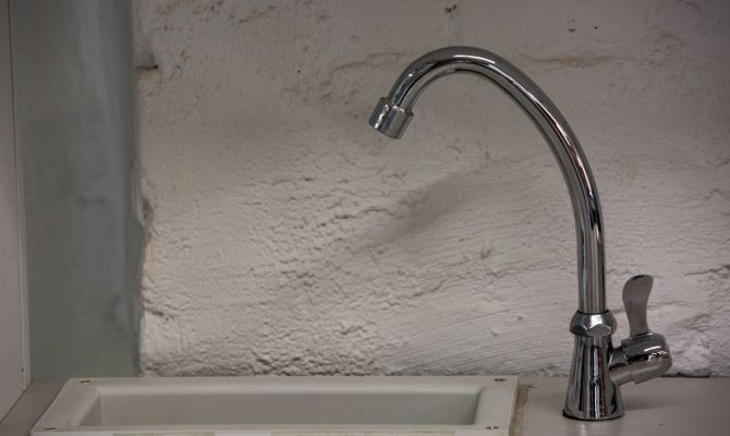 В тульском поселке Плеханово в 3 домах отрезали воду за самовольное подключение к сетям