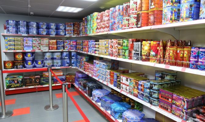 Куда тулякам пожаловаться на взрывы петард и салютов во дворе