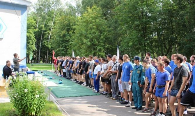 Тульские спасатели приняли участие в соревнованиях по гиревому двоеборью