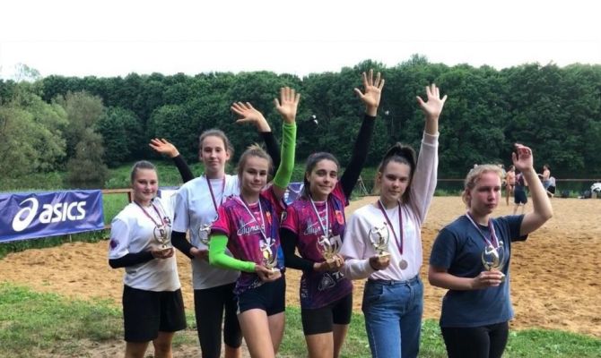 В Туле прошло первенство области по пляжному волейболу среди девушек