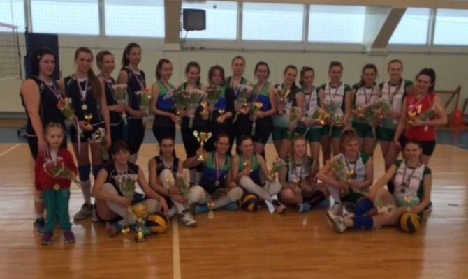 В Туле в честь 8 Марта разыграли женский турнир по волейболу