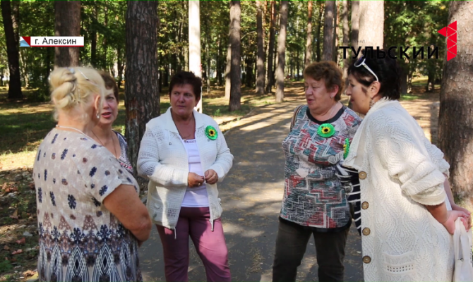 Волонтеры помогают благоустроить парк «Жалка» в Алексине