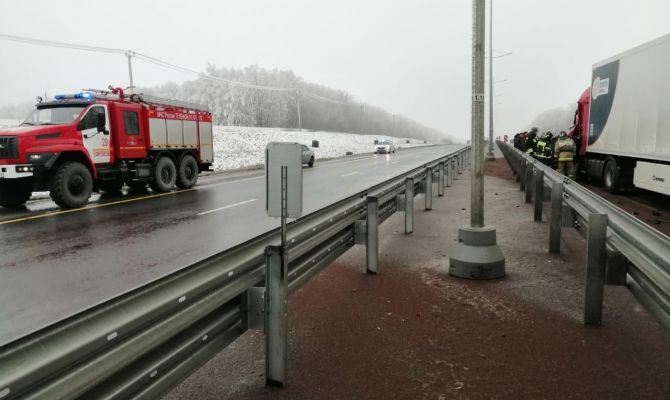 В ДТП с двумя грузовиками под Тулой погиб мужчина